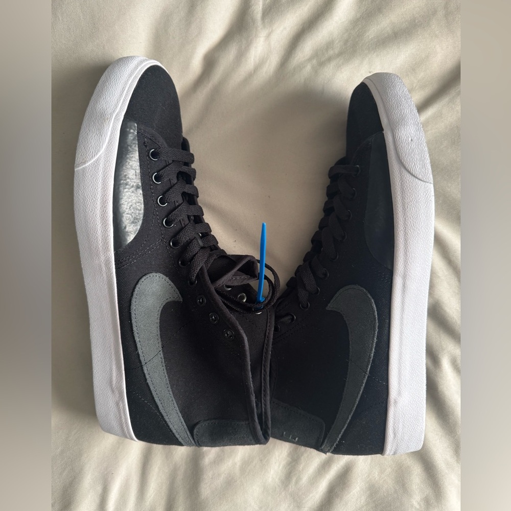 Nike SB BLZR Court Mid Premium Black & White - Picture 9 of 12